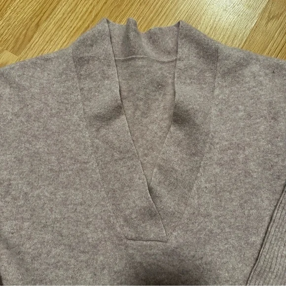 100% cashmere long ribbed sleeve lilac purple v neck women’s sweater medium - Picture 3 of 8